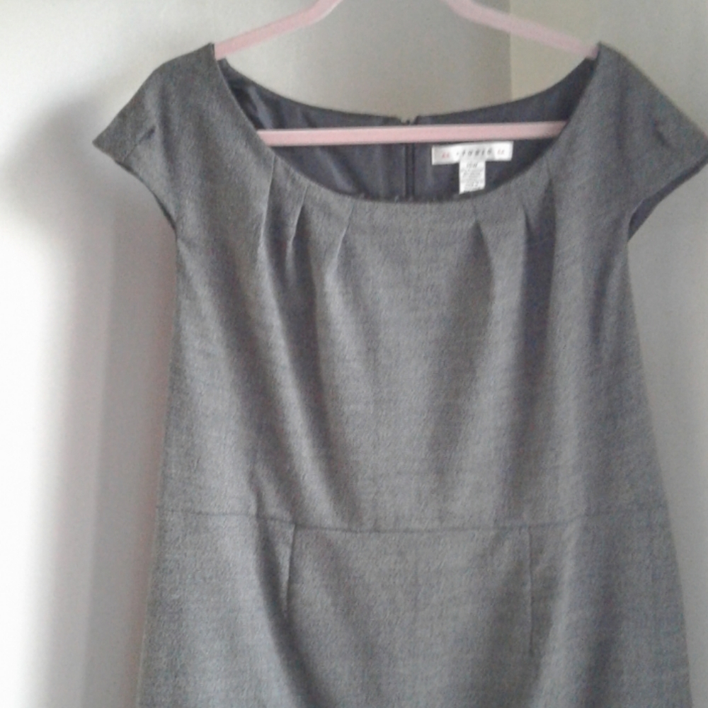 Dress - Picture 3 of 5